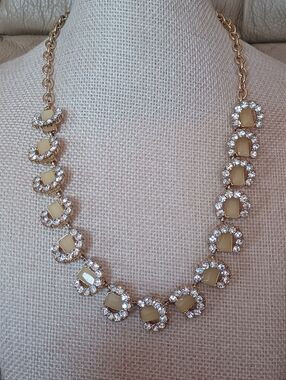 Y2K Banana Republic Horseshoe Motif Statement Necklace 💛✨️